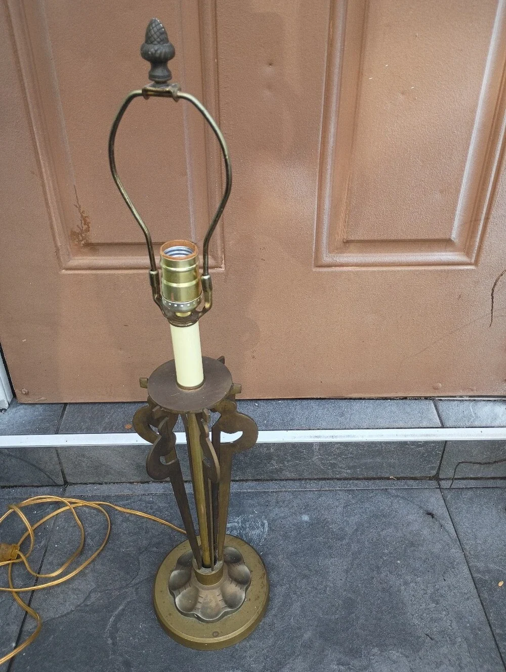 Antique-Style Brass Table Lamp From Italy 🇮🇪